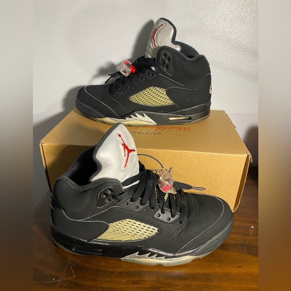 Jordan 5 Metallic 2016 ( Size 8) - Picture 1 of 7